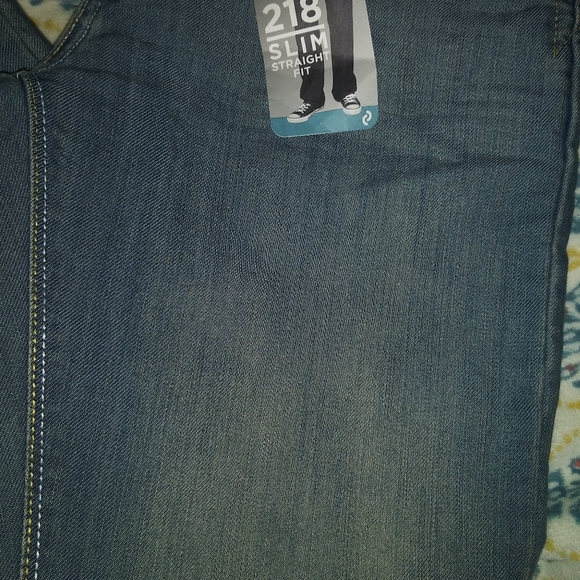 Sold - Picture 3 of 8